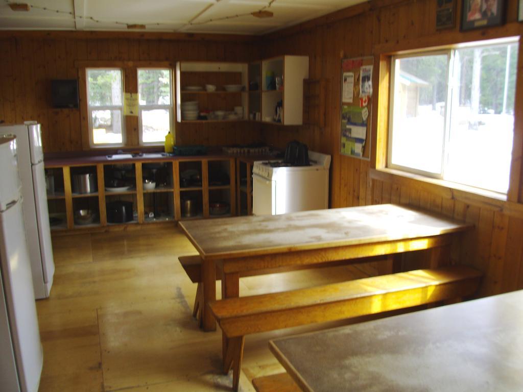 Hi Mosquito Creek - Wilderness Hostel بحيرة لويز المظهر الخارجي الصورة